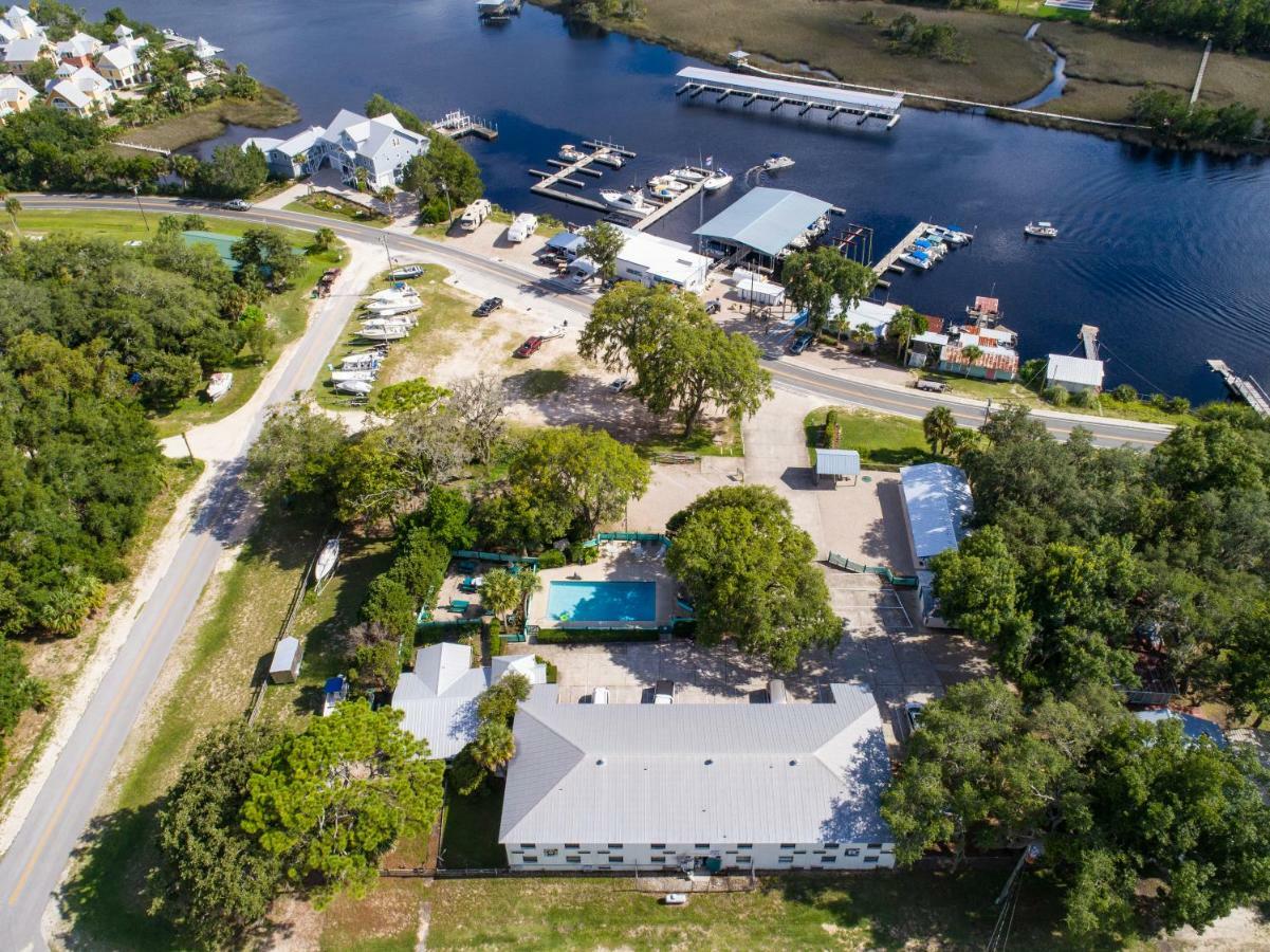 Steinhatchee River Inn And Marina ภายนอก รูปภาพ