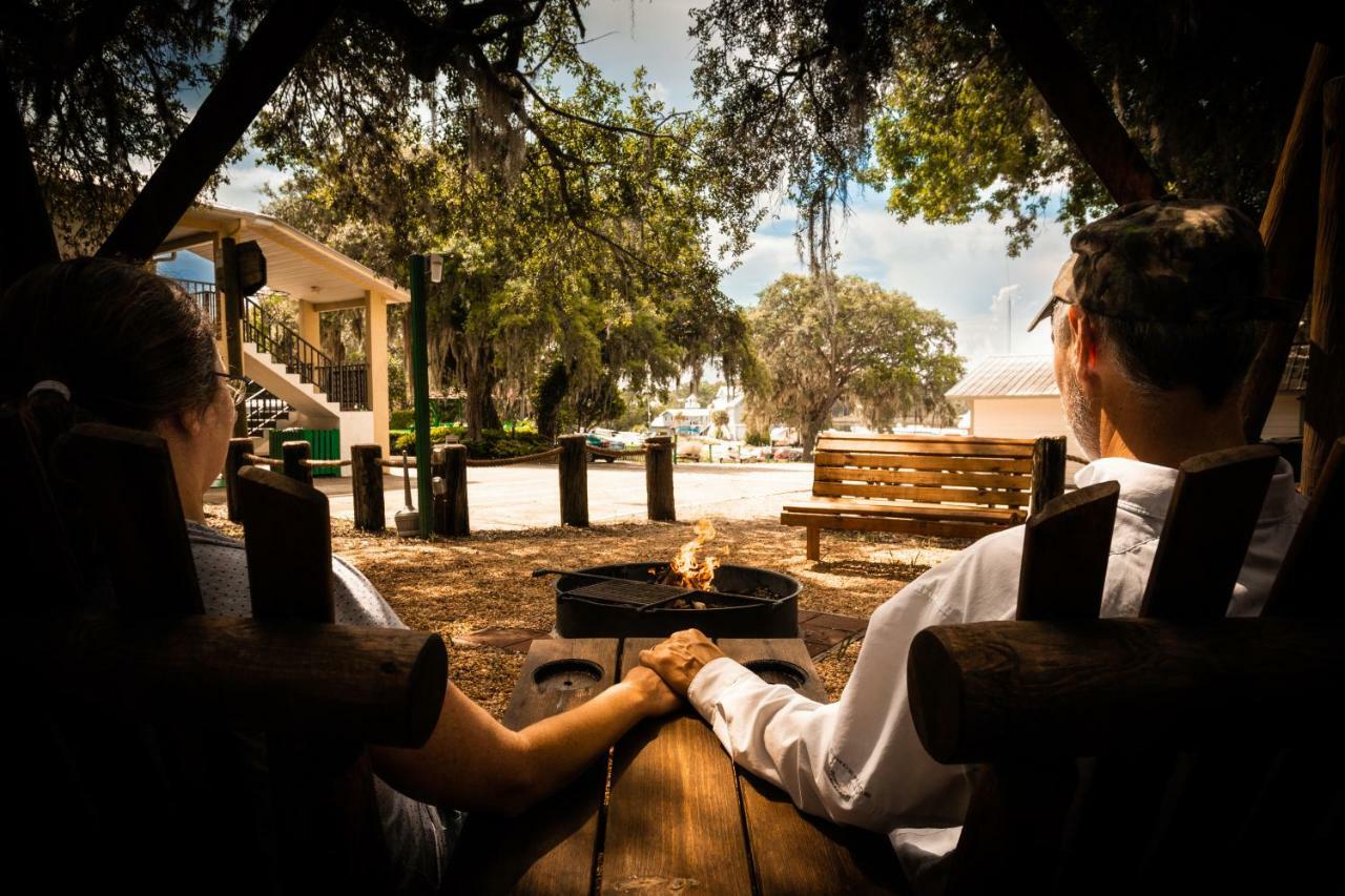 Steinhatchee River Inn And Marina ภายนอก รูปภาพ
